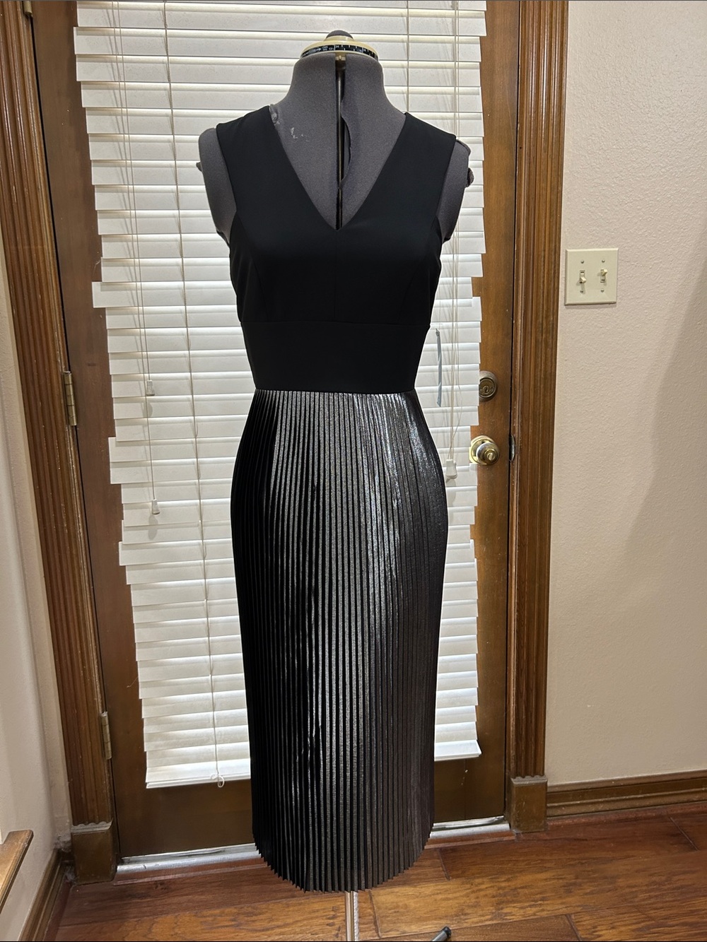 Antonio Melani VTG Sleeveless Black Top Metallic Pleated Skirt Dress Size 0 NWT